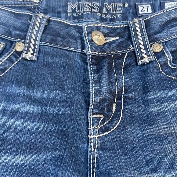 Miss Me JE1049EP3 Dark Wash Easy Capri Jeans Size 27 Inseam 26 1/2” - Picture 7 of 12